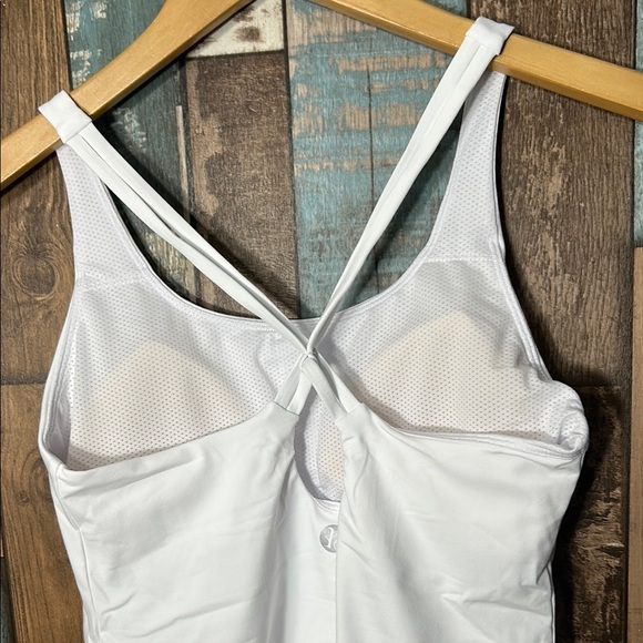Women's medium Strapy sports bra White Tank Top - Picture 8 of 14